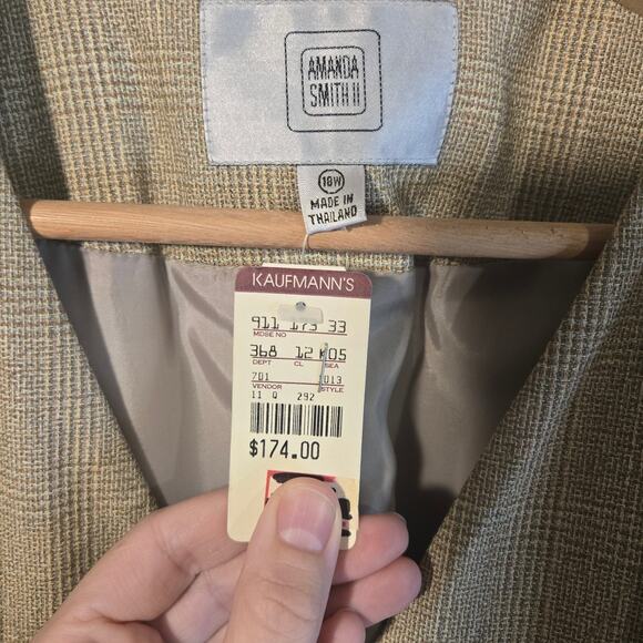 Vintage NWT Amanda Smith Blazer – Size 18W | Classic Beige Plaid [0390] - Picture 6 of 10